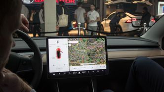 Model 3 har én enkelt skjerm som erstatter nesten alle knapper, og alle måleinstrumenter. Foto: Marius Valle