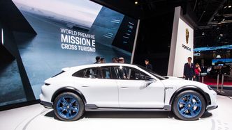Mission E Cross Turismo er en blanding av SUV, stasjonsvogn og kupé. Foto:  Marius Valle