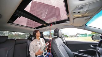 Hyundai utvikler gjennomsiktige solcelletak til biler med forbrenningsmotor. Foto: S.J.HONG/Hyundai
