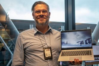 Til næringslivet fra Anders: Kategorisjef for forretnings-PC-er Anders Forsdal er fornøyd med at 13-tommeren nå får en enda mer velutstyrt storebror. Foto: Odd R. Valmot
