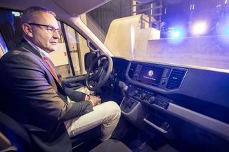 Bilen har ryggekamera og andre førerstøttesystemer. Det er plass til tre personer. Foto: Marius Valle