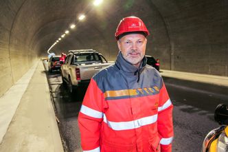 Statens vegvesens prosjektleder, Halgeir Brudeseth, inne i den nye rassikringstunnelen på E136. Foto:  Kjell Herskedal