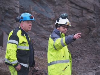 Skytebas og lærer Øystein Johansen og leder i Standard Norges vibrasjonskomite Nils Ramstad. Foto: Standard Norge
