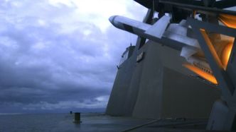 NSM avfyres fra KNM «Glimt», en korvett i Skjold-klassen, i 2013. Foto: Sjøforsvaret / Kongsberg