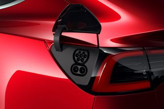 Tesla Model 3 får CCS-kontakt. Foto:  Tesla