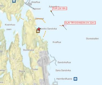 Helge Ingstad ligger på grunn ved den røde stjernen, litt nord for Sture-terminalen til Equinor. Det er ned mot 40-50 meter dyp utenfor grunnene der havaristen ligger.