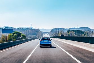 Nio ES8 på motorvie i Kina. Foto: Nio