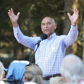 Eiendomsutvikler Arthur Buchardt under første dag av Prøysenfestivalen på Rudshøgda i juli 2014. Foto:  Audun Braastad / NTB scanpix