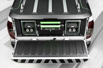 Nissan viste frem prototyper av batteripakken sin i 2016. Foto: Malcolm Griffiths/Nissan