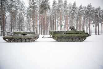 Panserkjempen har fått navnet sitt etter europeisk bison, verdensdelens største landdyr. Her skal Wisent 2 slepe en Leopard 2A4. Foto: Frederik Ringnes/Forsvaret
