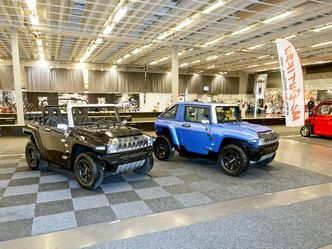 Selv Hummer satser elektrisk. På eCarExpo viste de fram to helelektriske mini-Hummere. Sannsynligvis får begge god plass på lasteplanet til originalen. Foto: Joachim Seehusen