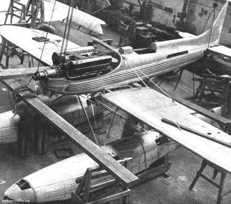 Supermarine S.6B under konstruksjon med Rolls-Royce R-motoren godt synlig. Foto:  Wikimedia commons