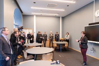 Stortingspresident Tone Trøen viste frem Stortingets oppussede kontorbygg i Prinsens gate 26 til pressen fredag 4. januar. Foto: Morten Brakestad