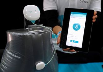 D Free er en skanner som varsler inkontinente når urinblæra til bæreren er i ferd med å bli full.  Foto:  Steve Marcus/Reuters/NTB Scanpix