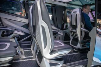 4+1: Det er plass til fire passasjerer i tillegg til piloten i kabinen. Foto:  Odd R. Valmot