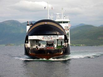 «MF Glutra» var først ute med LNG-drift. Foto: Leo-setä/Wikipedia Commons