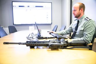 Rune Nesland-Steinor er prosjektleder for HK416-anskaffelsen i Forsvarsmateriell landkapasiteter. Foto:  Per Erlien Dalløkken