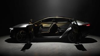 Bilen har «selvmordsdører», altså bakdører som er bakhengslet. Foto:  Nissan