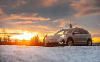 Kia e-Niro er mye elbil for pengene. Men det er et åpent spørsmål hvor mange av dem som står i kø som får bil i år. Foto: Per Erlien Dalløkken