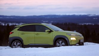 Vi likte oss langt bedre bak rattet på Hyundai Kona enn i Ioniq fra samme produsent. Foto: Per Erlien Dalløkken