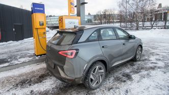 Hyundai Nexo ved fyllestasjon på Kjørbo. Foto: Marius Valle