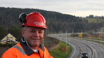 Jack Valleraune , teknisk sjef i Park & Anlegg, her ved den omstridte vegstrekningen, Foto: Bjørn Olav Amundsen