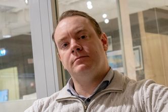 Nye muligheter: Kim Fredrik Haug er utdannet audiograf og jobber i Starkey. Nå må han forholde seg til nye muligheter vi ikke har sett i tradisjonelle høreapparater før. Foto: Odd R. Valmot