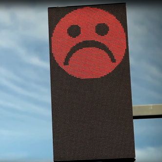 Nei: Føreren får rask beskjed om at det står dårlig til med dekkene, eller at det er for stor aksellast eller totalvekt. Foto: Ventech Systems
