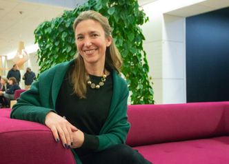Anne Margrethe Platou er rådgiver i samfunnsansvar og næringspolitikk i DNB. Hun forteller om at det ligger både kraft og ansvar i utlånskapitalen, og at DNB derfor kan spille en viktig rolle for klimaet i kredittprosessen.