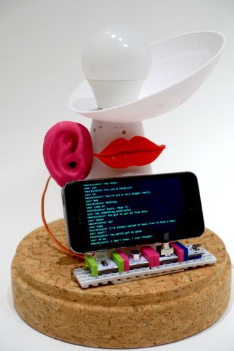 Hearsay: En lampe som hele tiden prater med deg. Foto:  <a href="https