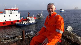 Meteorolog Roar Hansen ser på mulighetene for å sette opp en værstasjon ved havariområdet. Onsdag 13. februar var han på stedet for første gang. Foto:  Storm Geo/ Roar Hansen