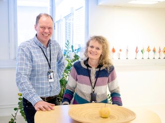 Dag Ausen og Mette Røhne er begge kritiske til det de kaller "å sette strøm på papir". Foto:  Joachim Seehusen