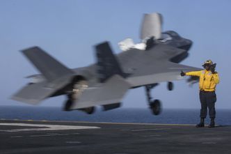 F-35B tar av fra USS Essex i Arabiahavet i desember. Foto:  USMC/Francisco Diaz