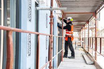 Etterisolering av gamle bygg er viktig for å effektivisere bruk av energi. Foto:  Paal-André Schwital
