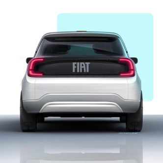 Fiat-logoen mellom baklysene er kun synlig når bilen kjører. Ellers kan skiltet brukes til private meldinger eller lysreklame. Foto: Fiat