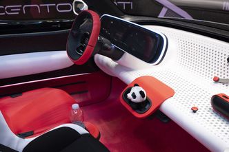 Det meste av interiøret på Centoventi skal kunne bestilles på nett, eller 3D-printes hjemme. Med mulig unntak av pandabjørnen. Foto: Fiat