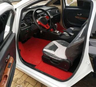 Sportslig interiør er en selvfølge i en elektrisk Bugatti Chiron. Foto:  Produsenten