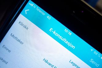 I tillegg til de månedlige 19.000 kommunale e-konsultasjonene i fjor, de fleste på tekst, kommer 4.000 private hver måned. De fleste av de private var videokonsultasjoner. En betydelig andel av dem som bruker videokonsultasjoner med lege, er småbarnsforeldre og unge kvinner. Illustrasjonsfoto. Foto: Gorm Kallestad / NTB scanpix