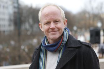Lars Haltbrekken i SV ønsker Hywind Tampen velkommen. Foto: Erik Martiniussen