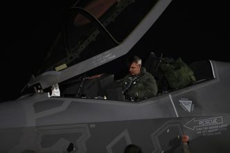 Oberstløytnant Martin Tesli i cockpiten på et F-35 før et nattoppdrag på Nellis AFB under jagerflyøvelsen Red Flag 2019 Foto:  Torbjørn Kjosvold / Forsvaret