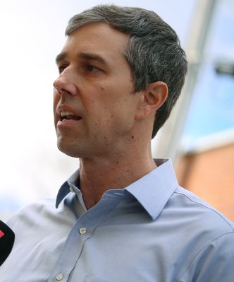 Presidentkandidat for Demokratene, Beto O’Rourke (46), intervjues i Mount Pleasure, Iowa samme dag som hans tidligere medlemskap i Cult of the Dead Cow ble kjent. Foto: Reuters/Ben Brewer