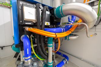 Kongsberg Energy Lab har utvidet hybridlaboratoriet sitt til også omfatte hydrogen. Ballard har levert brenselcellen på 30 kW. Fra februar 2019 har laben vært i full drift. I april åpnet Sintef Ocean og ABB et utvidet laboratorium i Trondheim som også har inkludert brenselcelle og hydrogen. Foto: Geir Christensen/Kongsberg Maritime AS