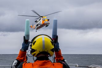 <strong>Sea King øver sammen med fregatten KNM «Otto Sverdrup».</strong> <strong>Foto: Lars Røraas /Forsvaret</strong>