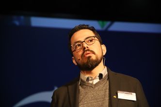 Inky Grønneberg er ingeniør og forsker. Han utvikler teknologier for å samle søppel og plast fra elver og havet. Foto:  Tore Stensvold