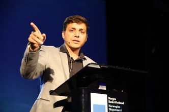 Advokat og miljøaktivist Afroz Shah fra Mumbai ble lei av søppelet på Versova Beach rett ved hust sitt og begynte å rydde med egne hender. Nå er over 5 tonn søppel fjernet skilpadder kommer tilbake , takket være stor innsats fra frivillige. Foto:  Tore Stensvold