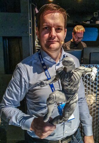 Skulpturer: Enten det er superhelter eller helgenfigurer er 3D-print en mye raskere vei til målet enn å hugge i stein. Foto: Odd R. Valmot