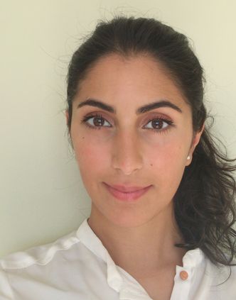 Styreleder Nina Sommerset i Stubberudlia borettslag på Trosterud i Oslo håper solcelleanlegget på 50 kvadratmeter skal bli det første av mange. Foto:  Privat