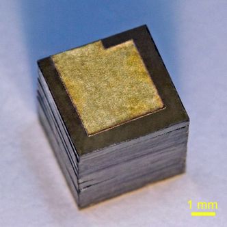 Russiske forskere har utviklet et atombatteri basert på betastråling fra den radioaktive isotopen Ni-63. Foto:  Technological Institute for Superhard and Novel Carbon Materials