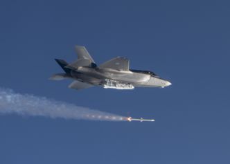Første skarpskyting med luft-til-luft-missilet AIM120 Amraam fra F-35 i Norge, ved Halten skytefelt i mars. Foto: Helge Hopen / Forsvaret