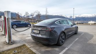 Supercharger i Sandane. Foto: Marius Valle